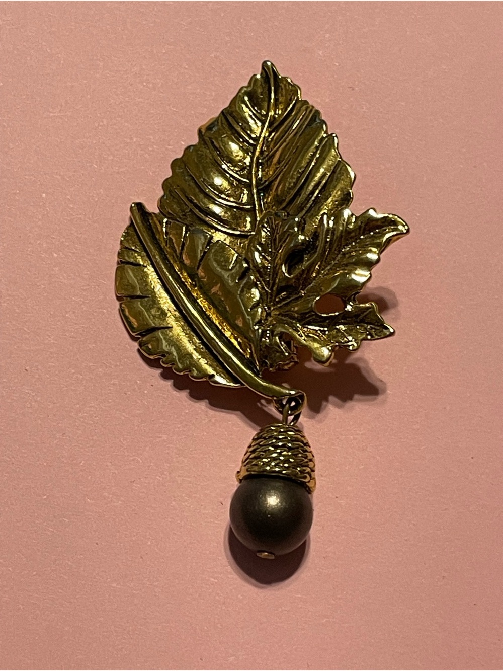 Vintage Gold Tone Leaf Brooch #9045
